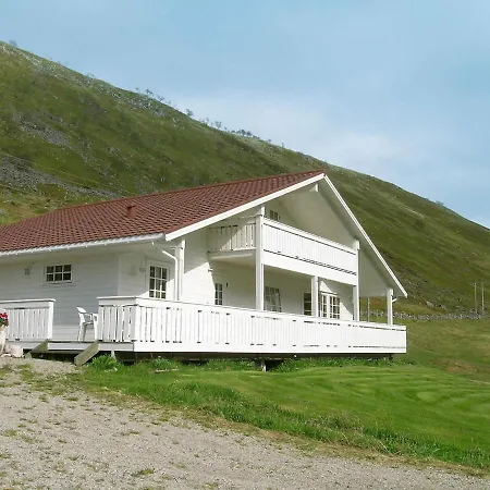 Three-bedroom Holiday In Leknes 1 Alstad (Nordland)