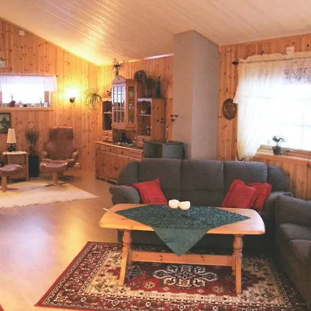 Three-bedroom Holiday In Leknes 1 Alstad (Nordland)